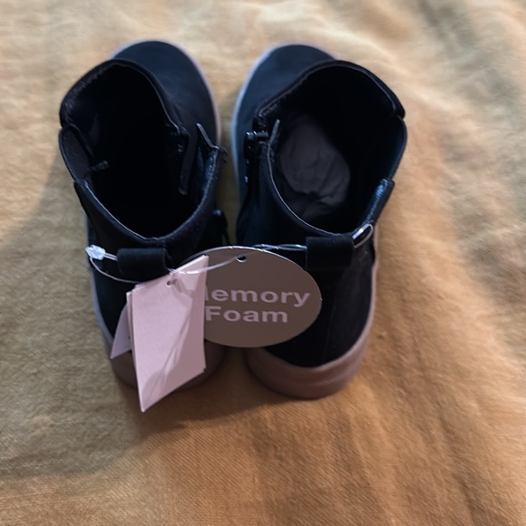 GAP black sneaker wedges!!! NWT. Never worn! - Picture 2 of 9